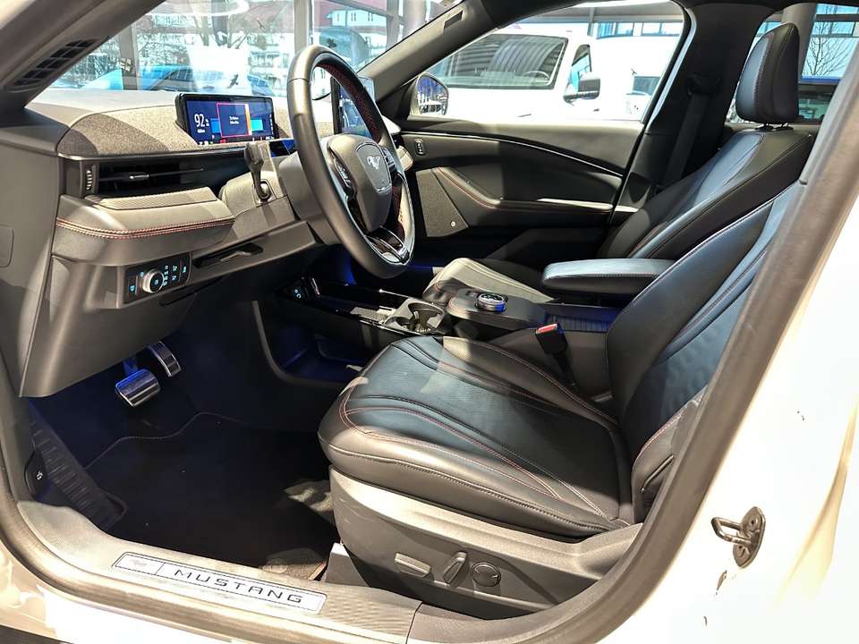 Ford Mustang Mach-E - Imagem 13