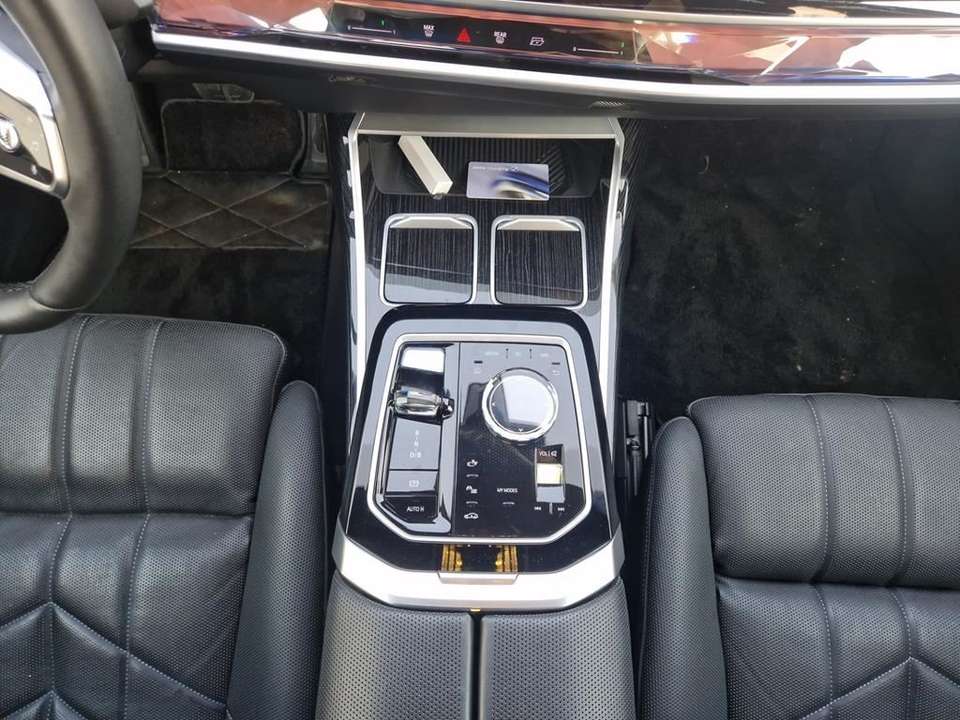 BMW i7 - Imagem 11
