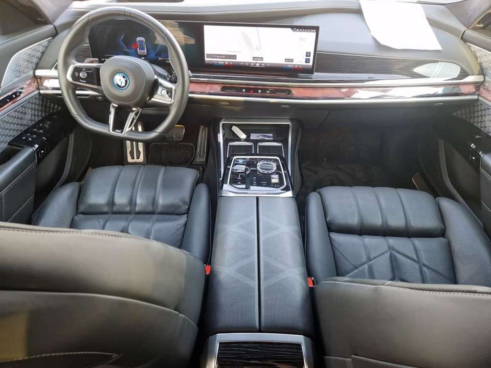 BMW i7 - Imagem 12