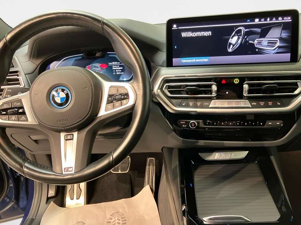 BMW iX3 - Imagem 13