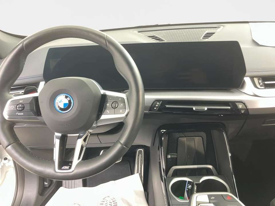 BMW iX1 - Imagem 12