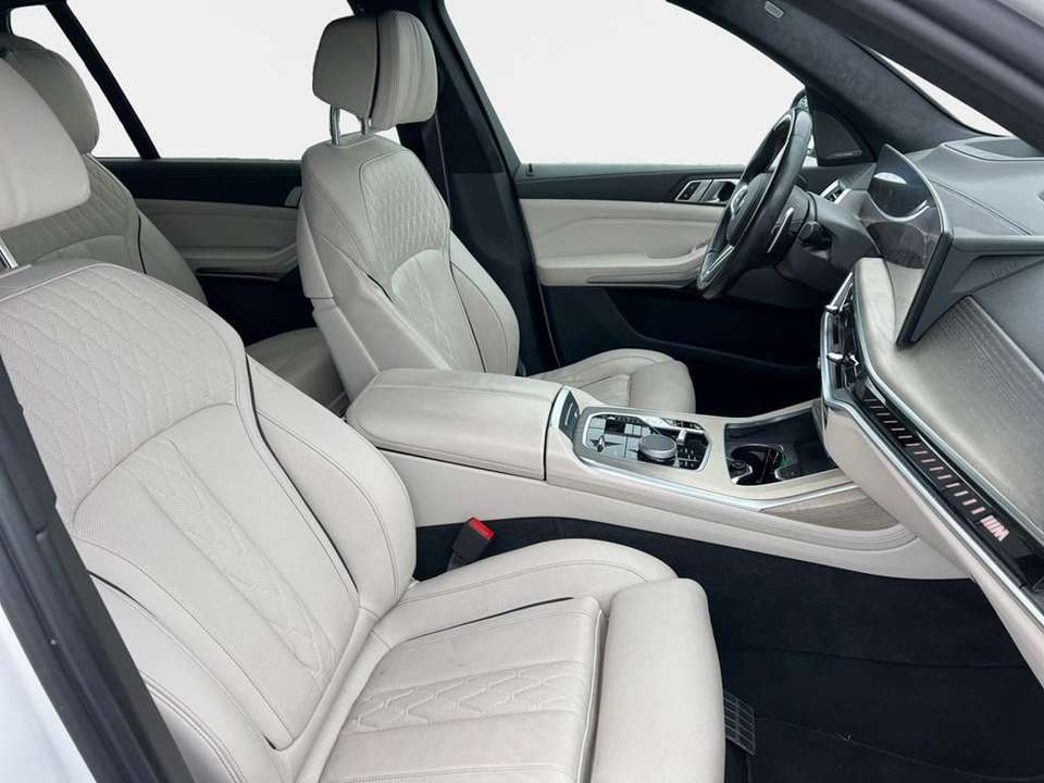 BMW X7 M - Imagem 14