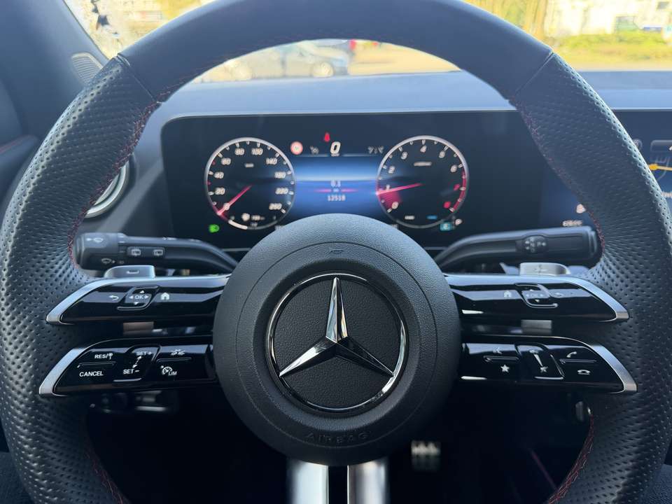 Mercedes-Benz GLA 200 - Imagem 12