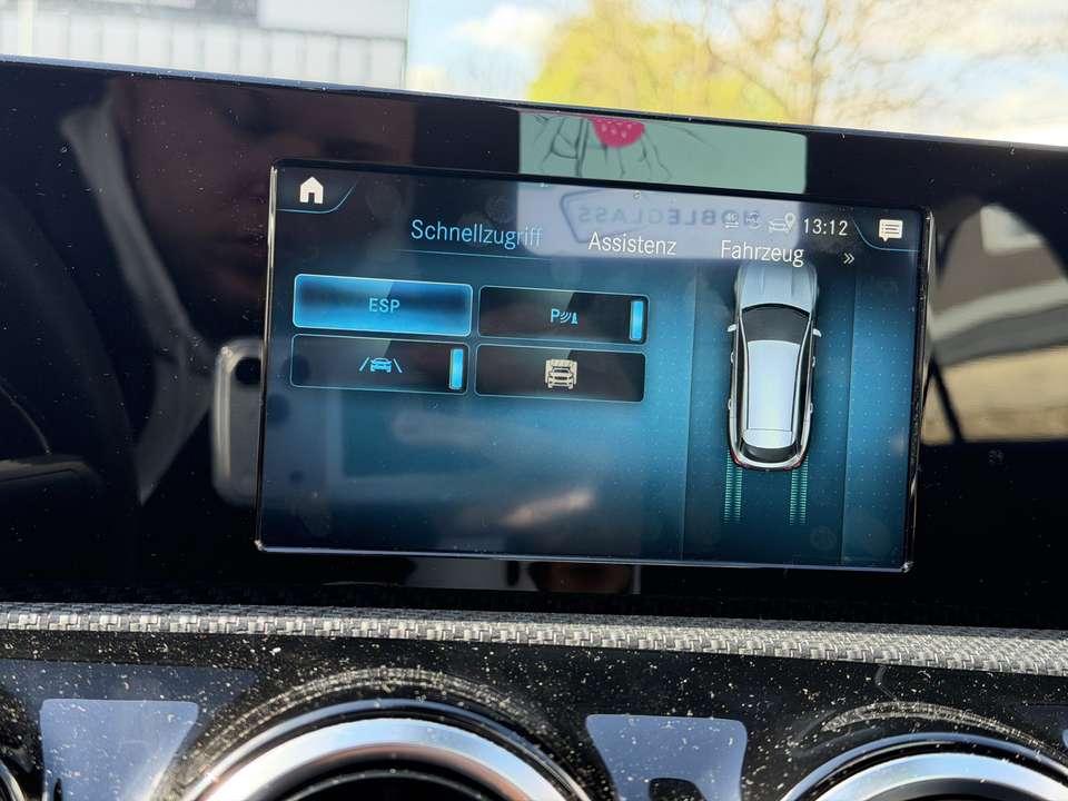 Mercedes-Benz CLA 200 - Imagem 13