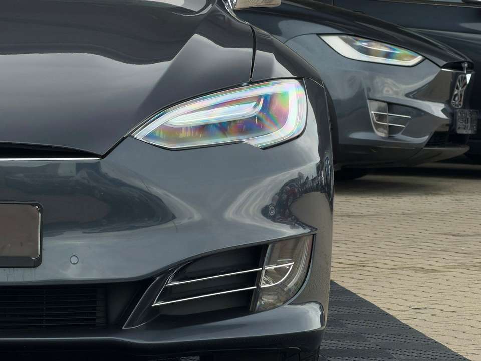 Tesla Model S - Imagem 12