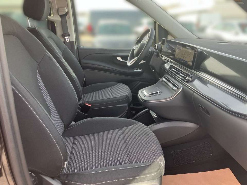 Mercedes-Benz V 220 - Imagem 9