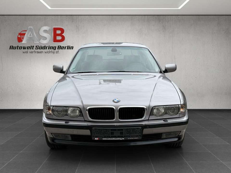 BMW 740 - Imagem 2