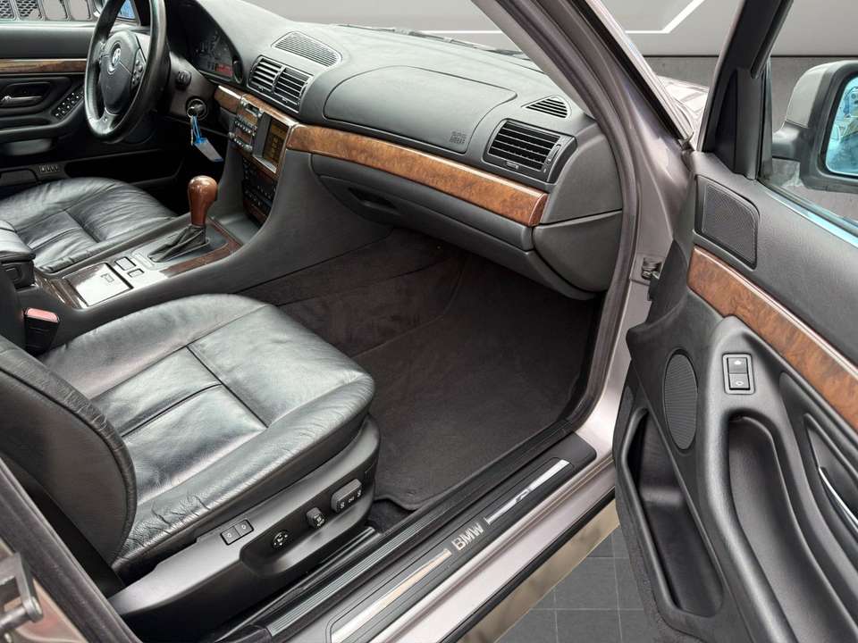 BMW 740 - Imagem 13
