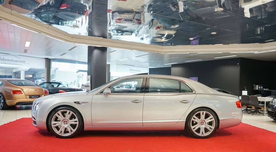 Bentley Flying Spur - Imagem 6