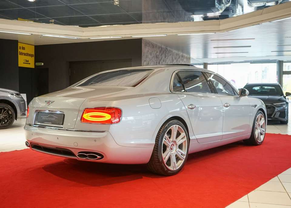 Bentley Flying Spur - Imagem 9