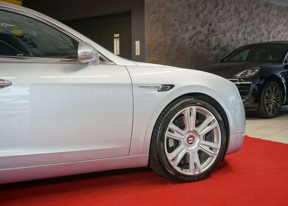 Bentley Flying Spur - Imagem 12