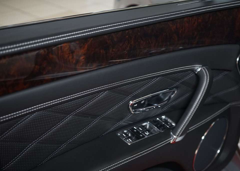 Bentley Flying Spur - Imagem 17