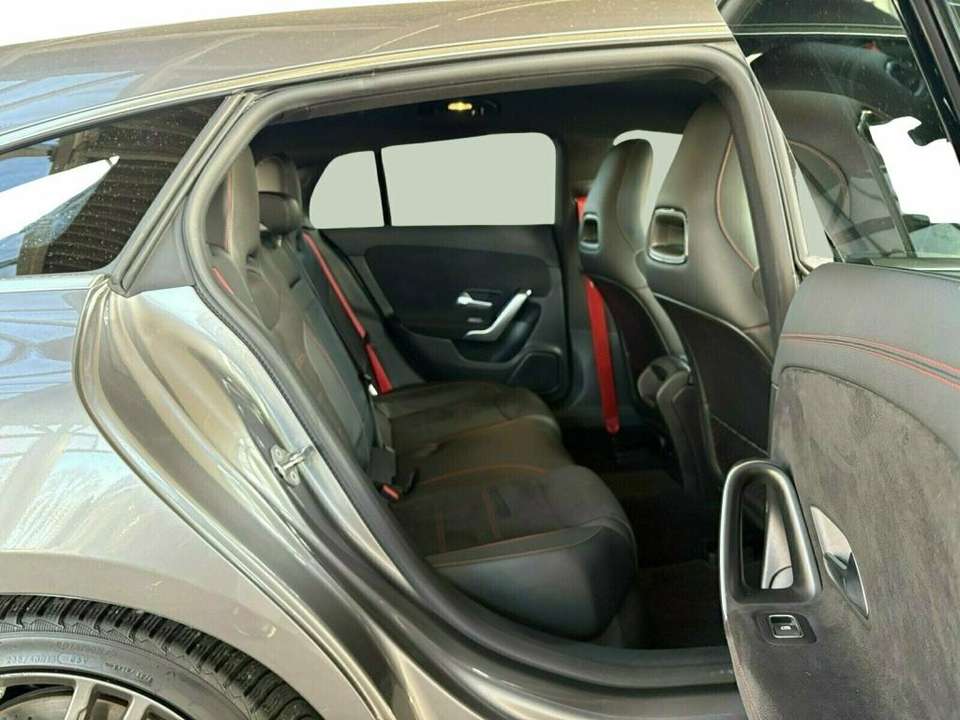 Mercedes-Benz CLA 35 AMG - Imagem 13