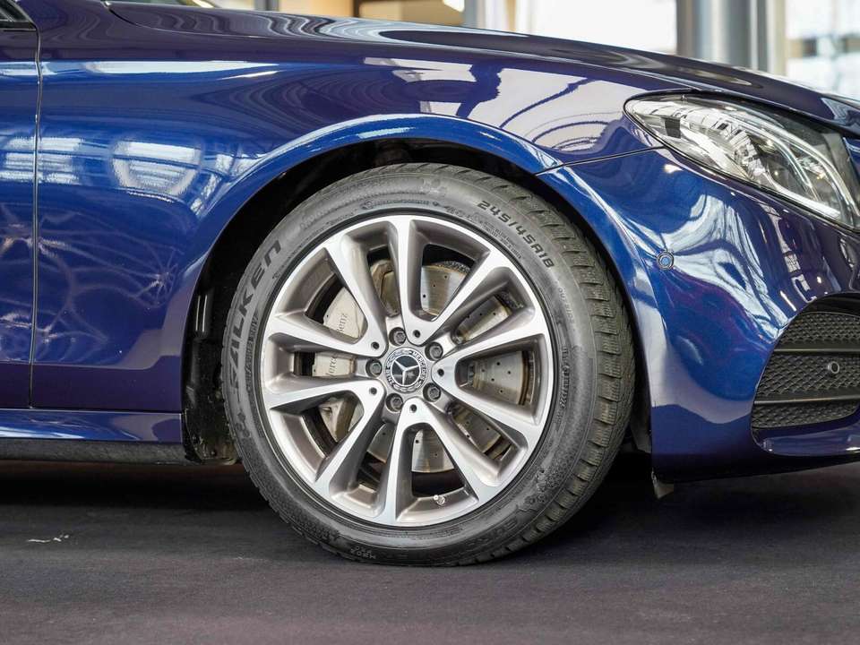 Mercedes-Benz E 220 - Imagem 2