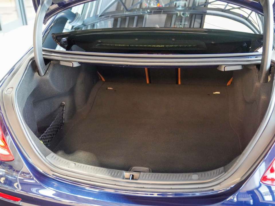 Mercedes-Benz E 220 - Imagem 8