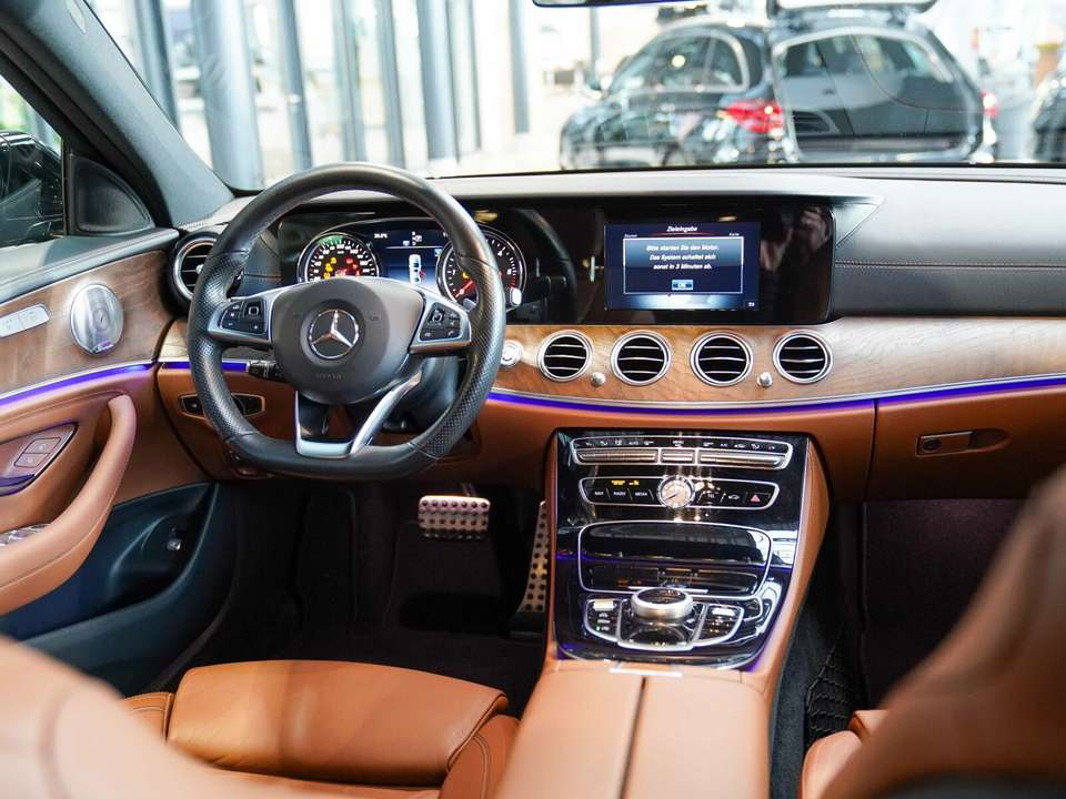 Mercedes-Benz E 220 - Imagem 13