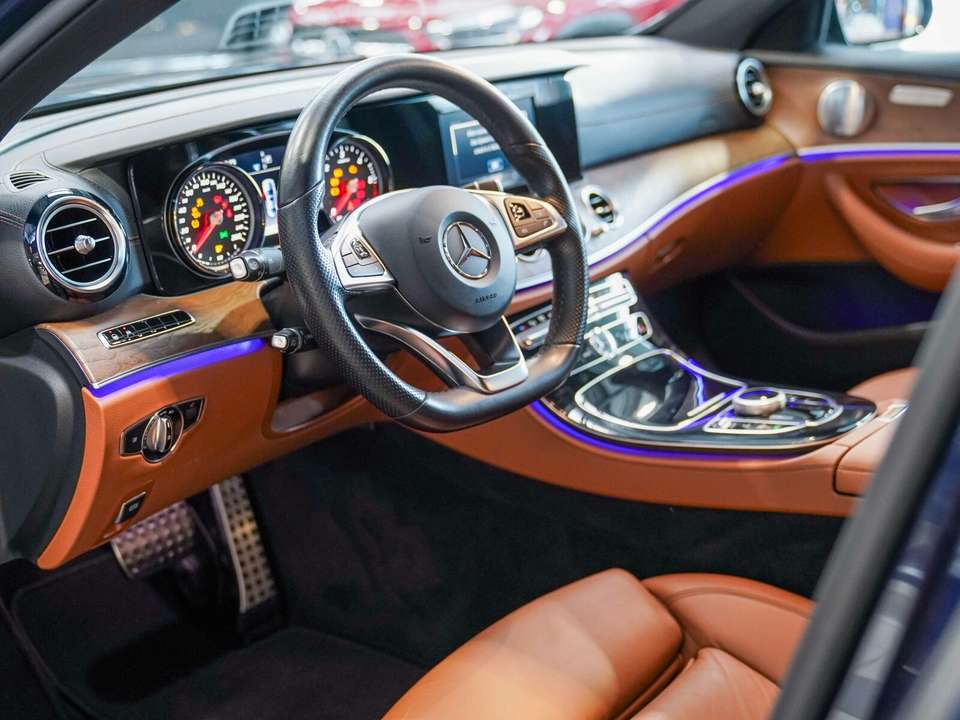 Mercedes-Benz E 220 - Imagem 14