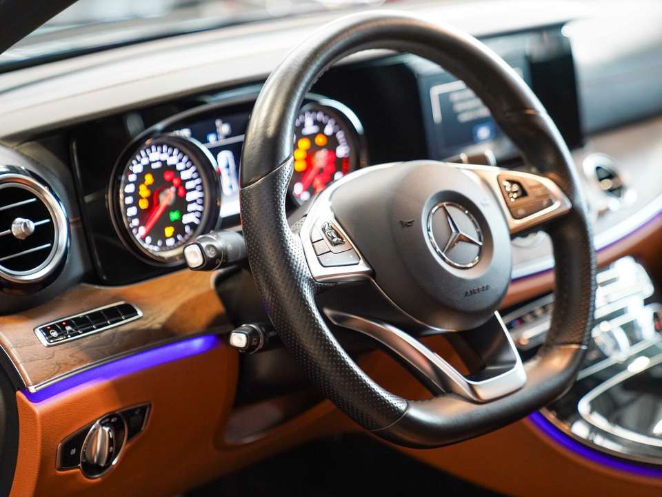 Mercedes-Benz E 220 - Imagem 15