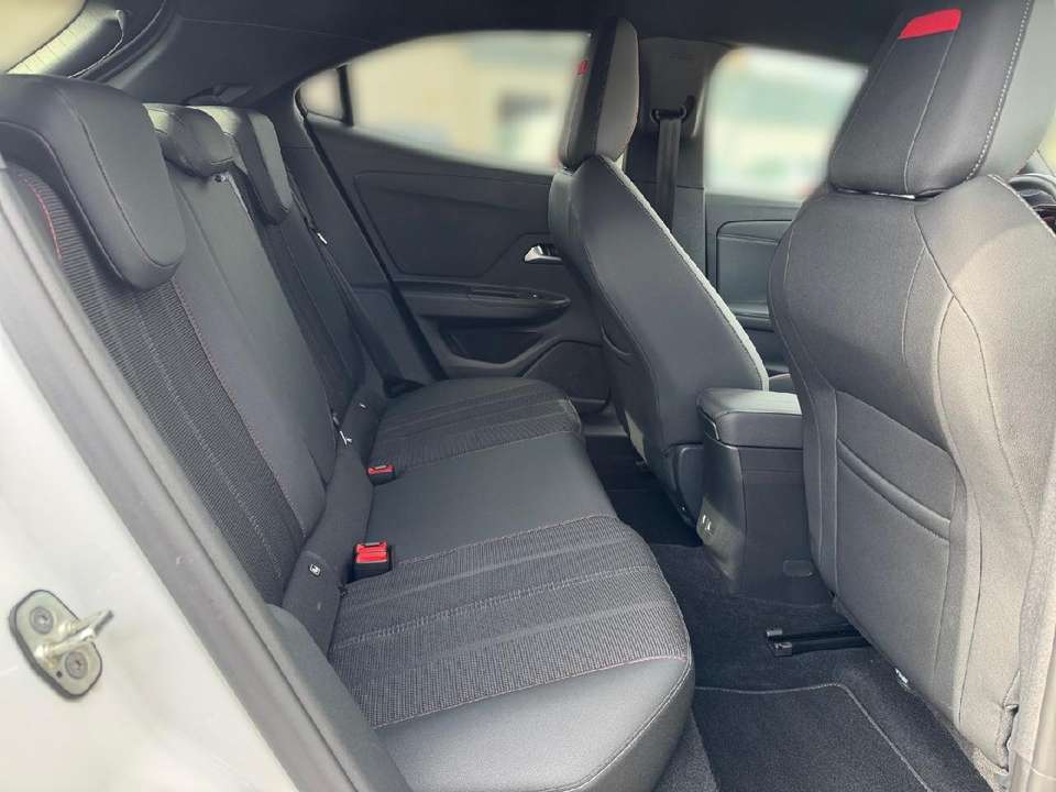 Opel Mokka-E - Imagem 13