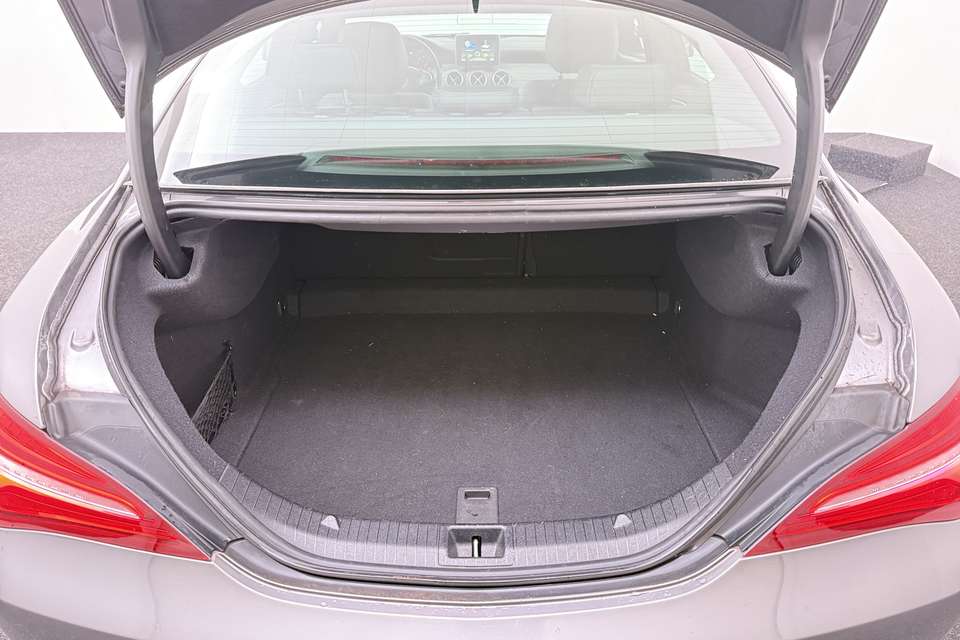 Mercedes-Benz CLA 180 - Imagem 13