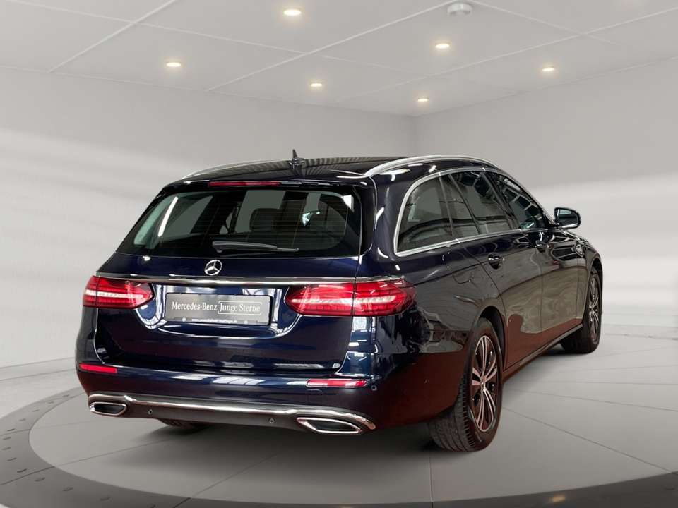 Mercedes-Benz E 220 - Imagem 3