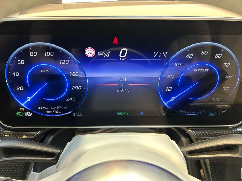 Mercedes-Benz EQE 300 - Imagem 11