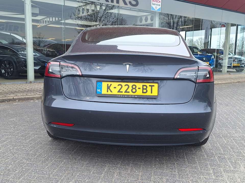 Tesla Model 3 - Imagem 7
