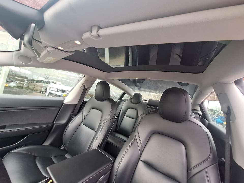 Tesla Model 3 - Imagem 11