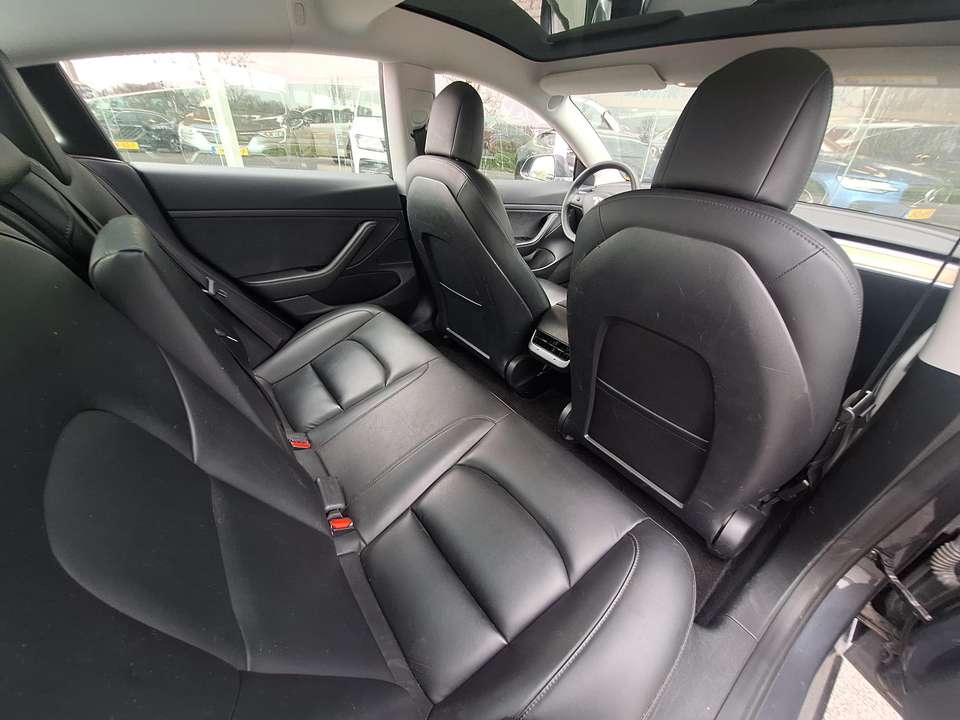 Tesla Model 3 - Imagem 12