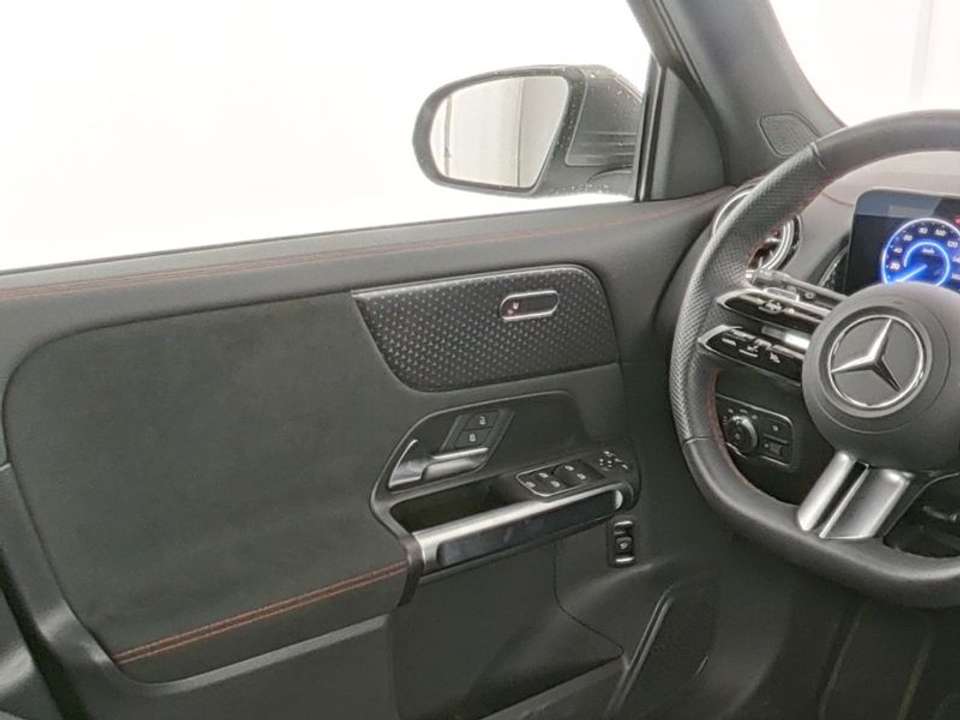 Mercedes-Benz EQB 250 - Imagem 8