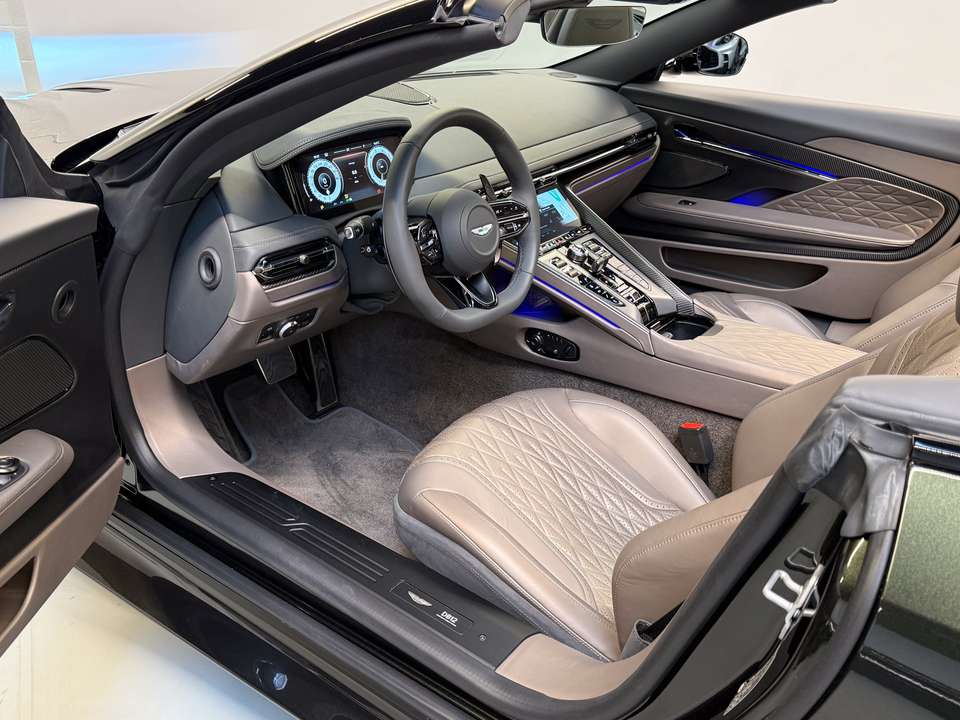 Aston Martin DB12 - Imagem 10