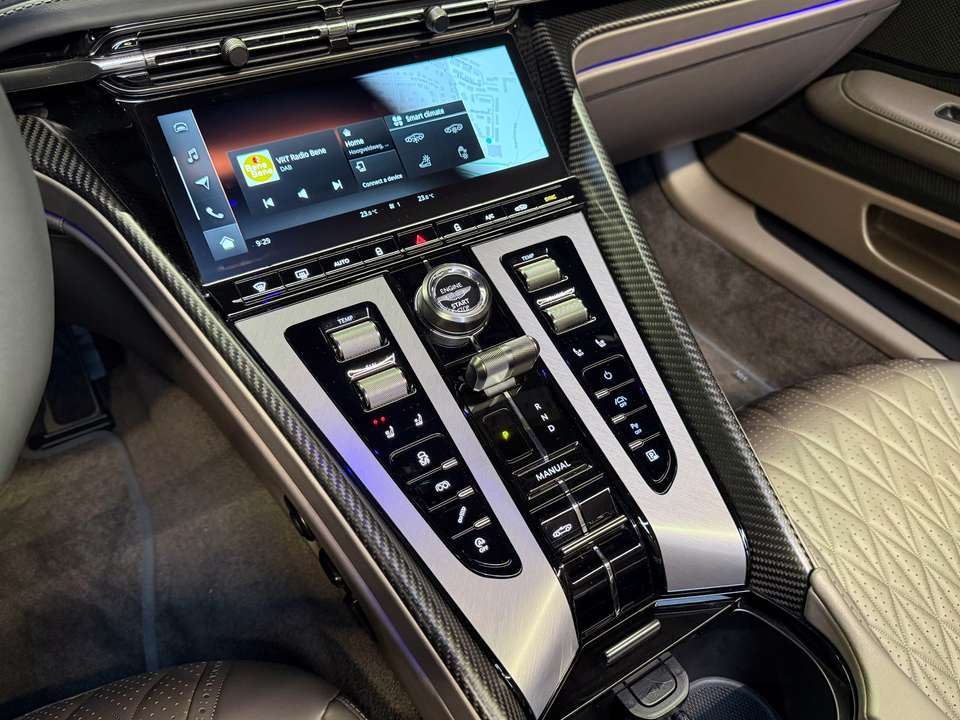 Aston Martin DB12 - Imagem 12