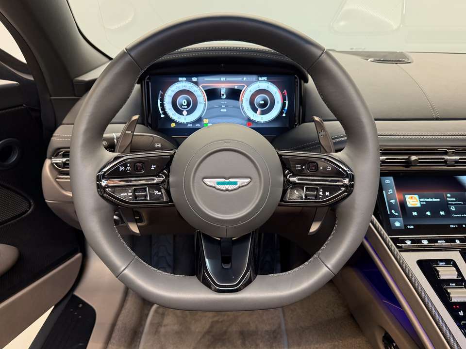 Aston Martin DB12 - Imagem 13