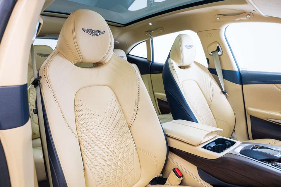 Aston Martin DBX - Imagem 4