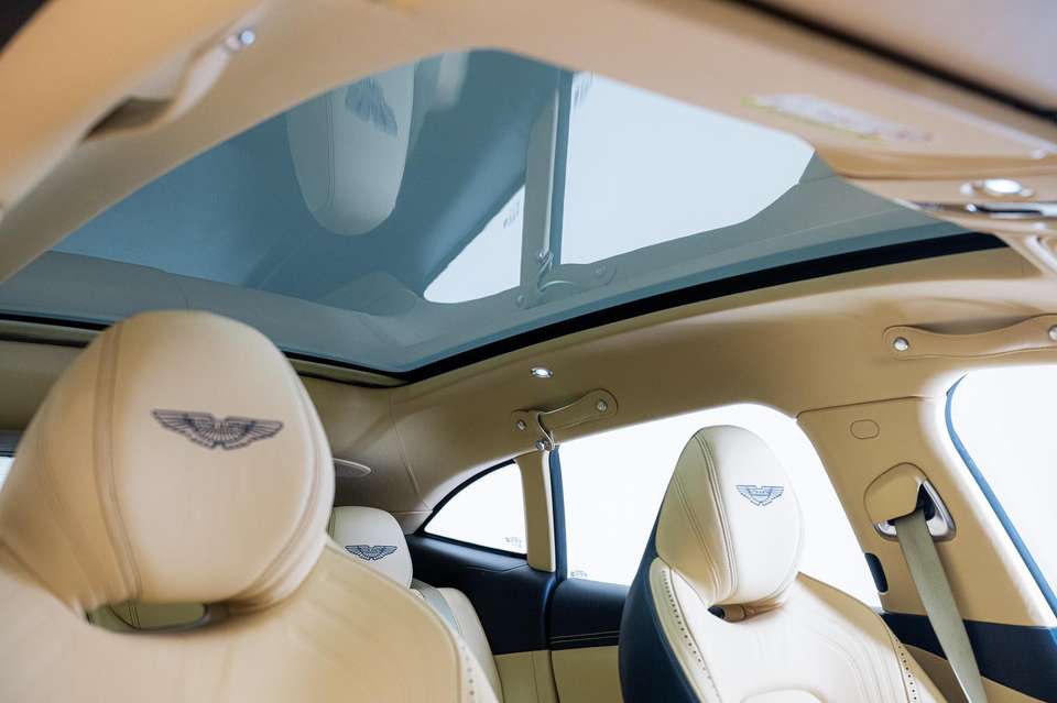 Aston Martin DBX - Imagem 11