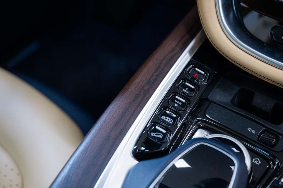 Aston Martin DBX - Imagem 13