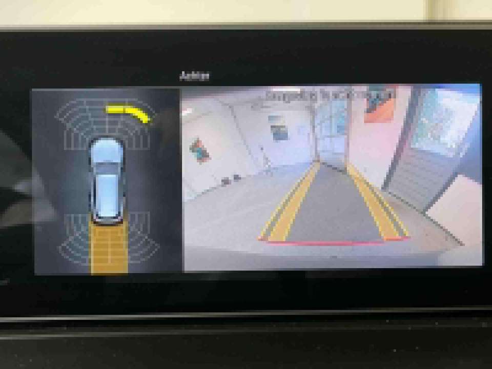 Mercedes-Benz EQC 400 - Imagem 12