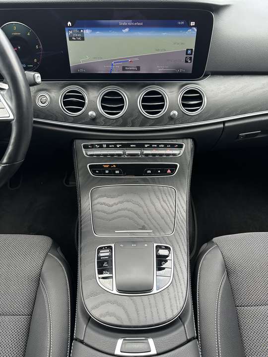 Mercedes-Benz E 220 - Imagem 12