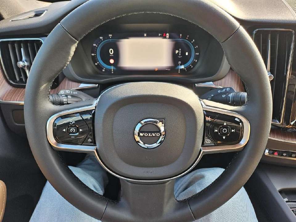 Volvo XC60 - Imagem 8