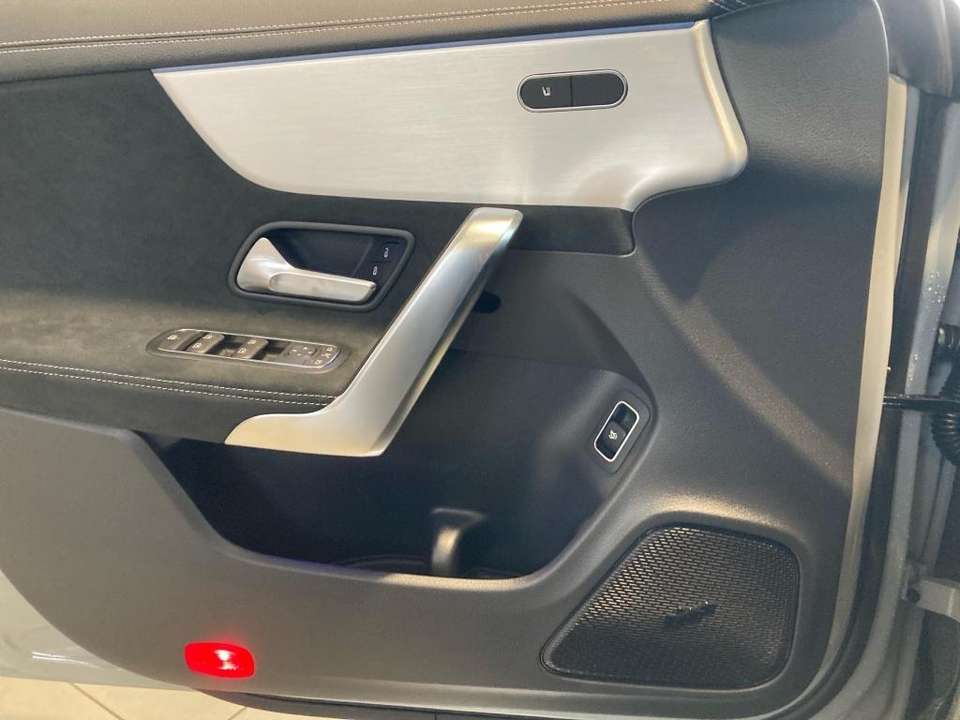 Mercedes-Benz CLA 200 - Imagem 15