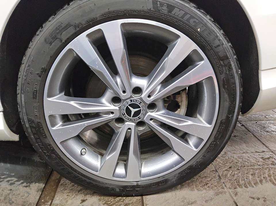 Mercedes-Benz C 300 - Imagem 11