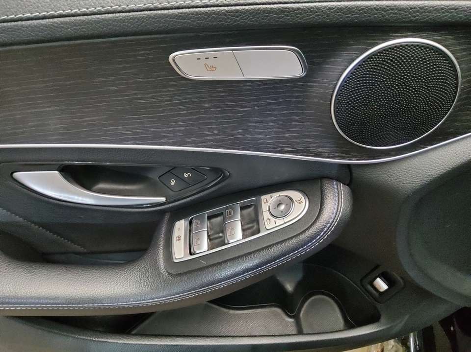 Mercedes-Benz C 300 - Imagem 9