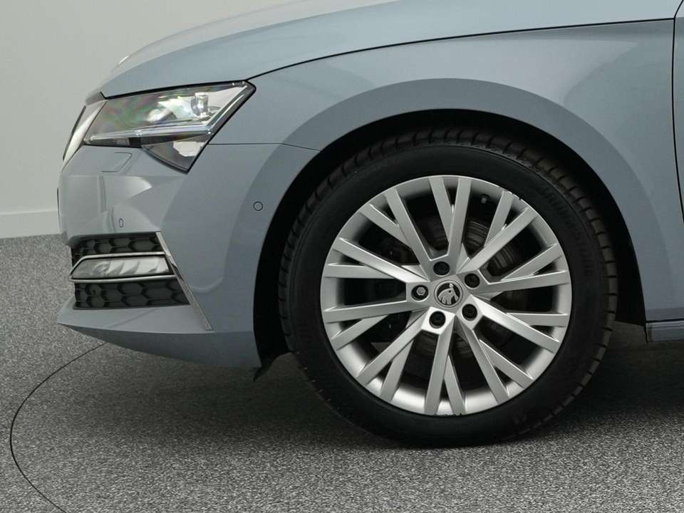 Skoda Superb - Imagem 7