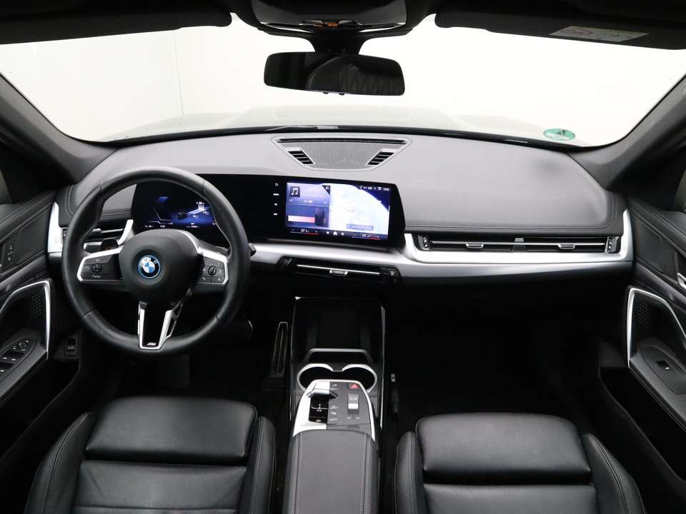 BMW iX1 - Imagem 13