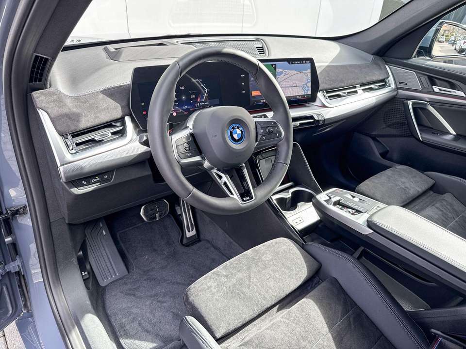 BMW iX1 - Imagem 14