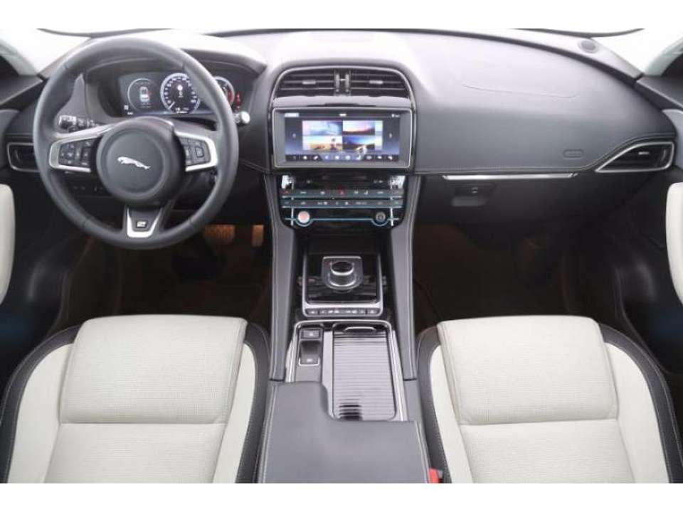 Jaguar F-Pace - Imagem 6