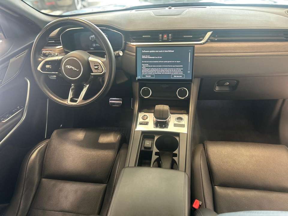 Jaguar F-Pace - Imagem 8