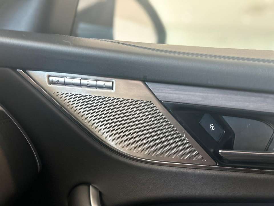 Jaguar F-Pace - Imagem 11