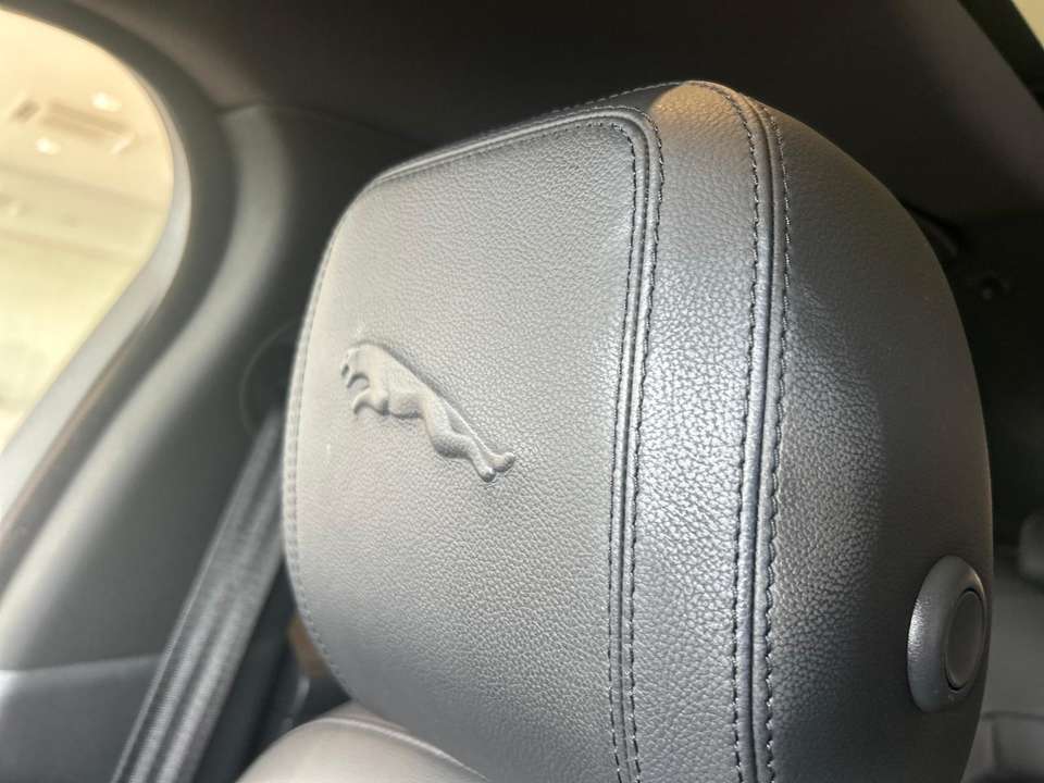 Jaguar F-Pace - Imagem 12