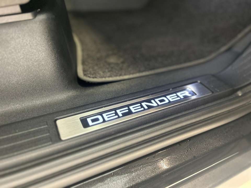 Land Rover Defender - Imagem 12